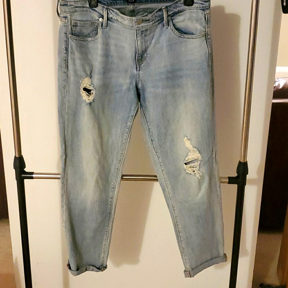 Distressed crop jeans